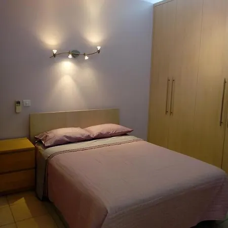 3-bed In Apartment *